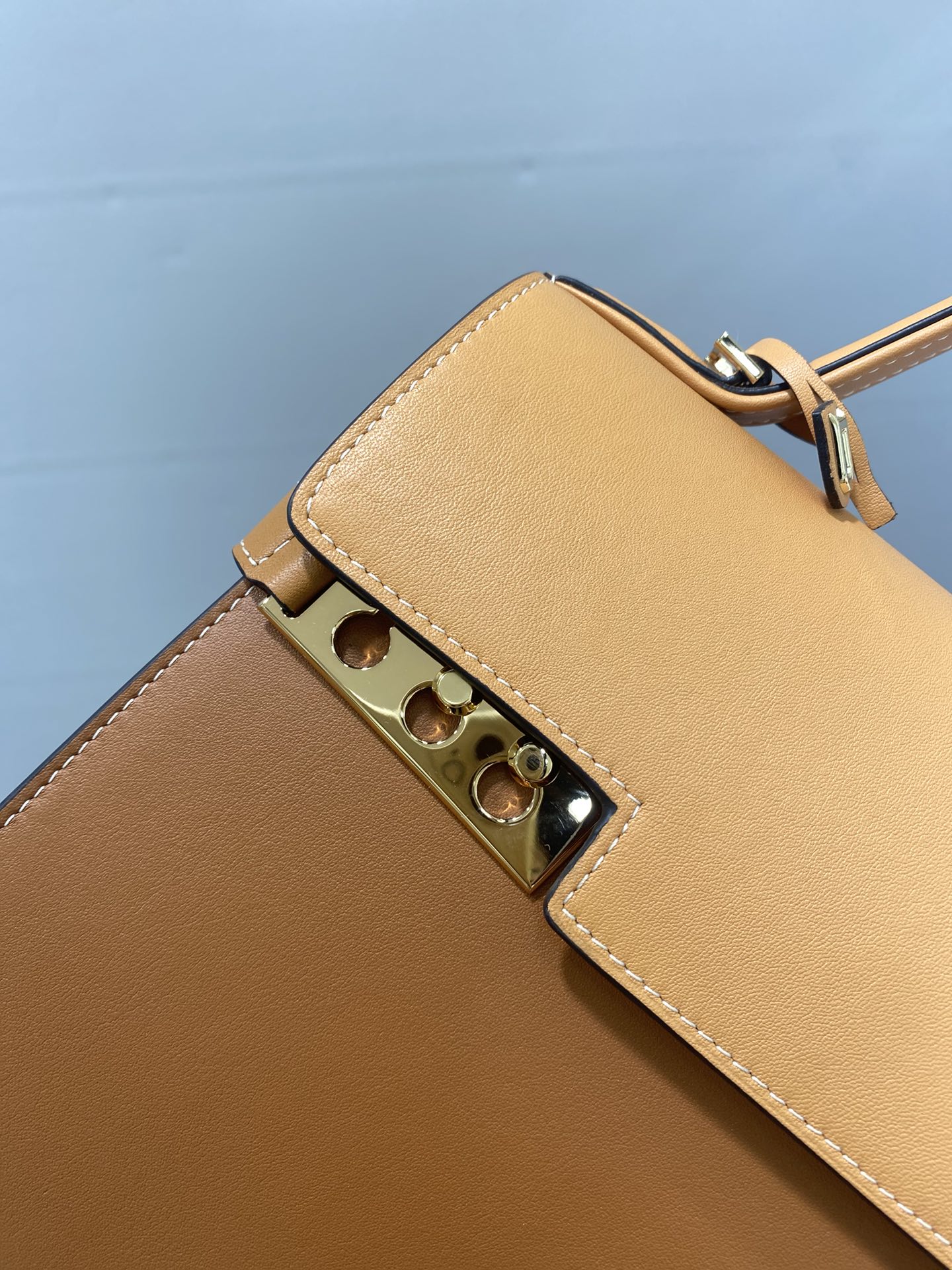 델보 템포트 MM 샤리오뜨백